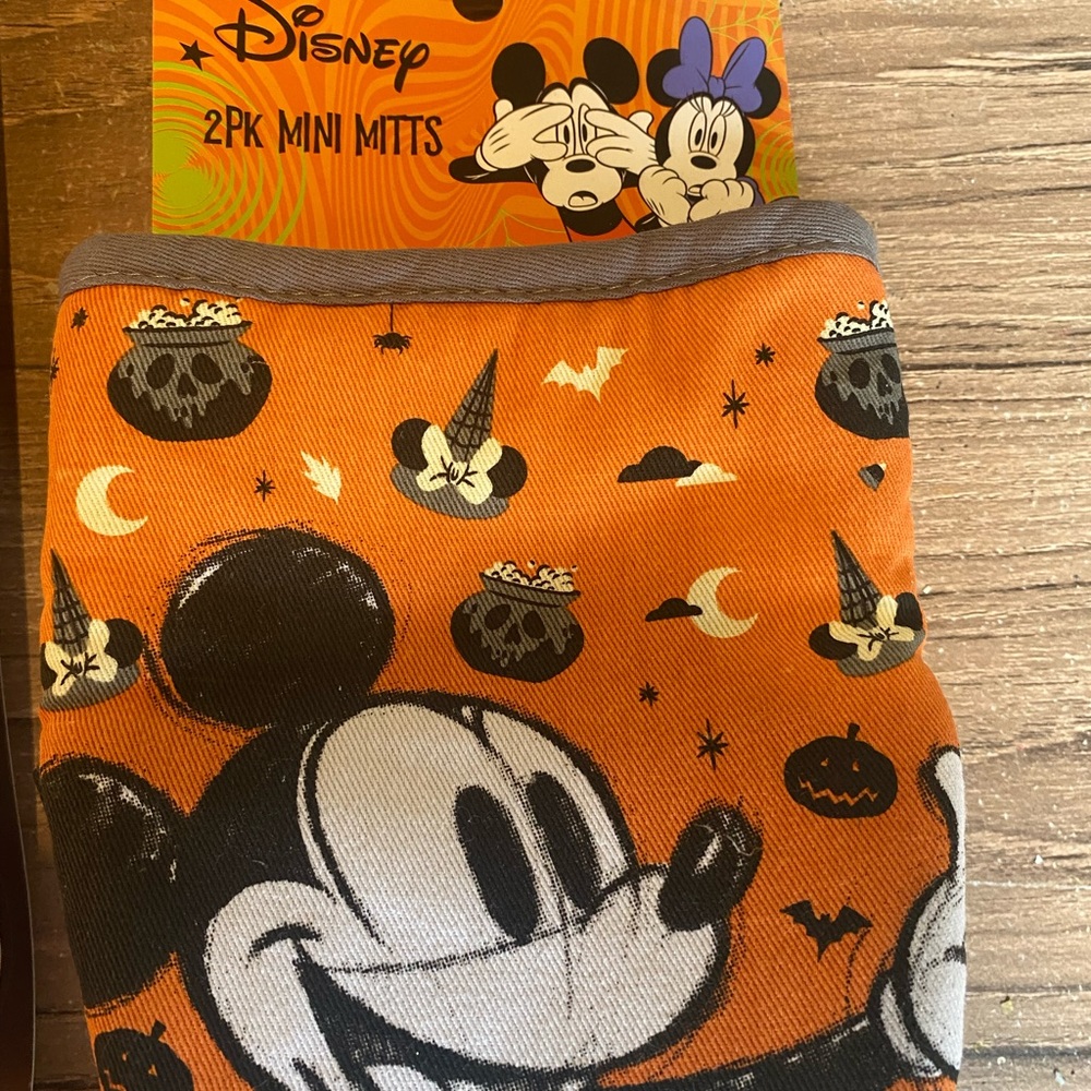 New Disney Halloween Mickey Mouse Orange 2 PK Mini Mitts - Oven Mitts